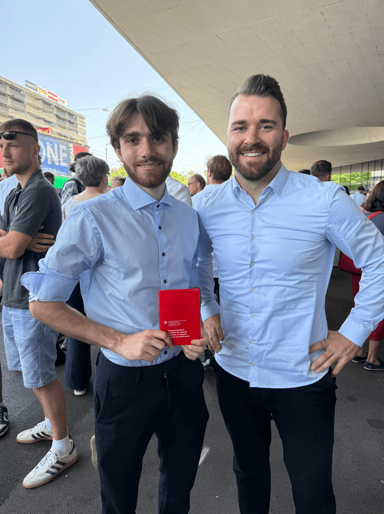 elias lehrabschluss fest Foto mit Elias und Raphael zum Lehrabschluss